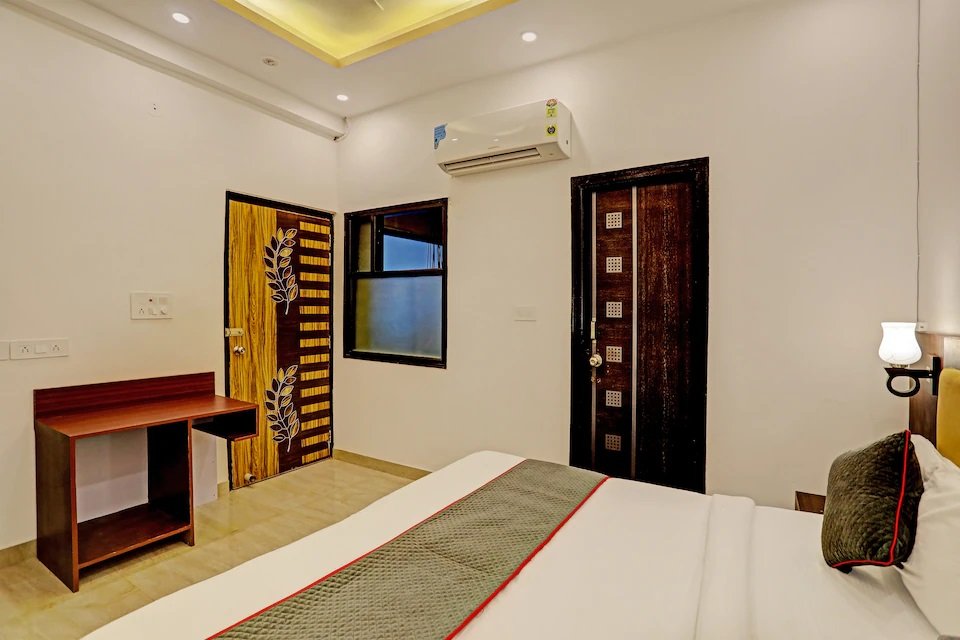New Royal Crown Hotel