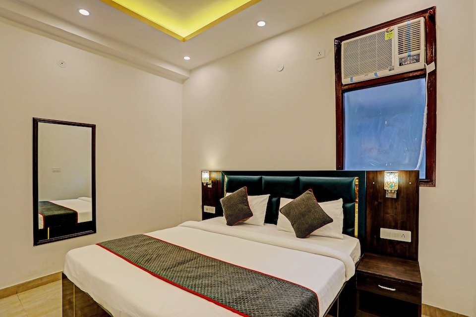 New Royal Crown Hotel